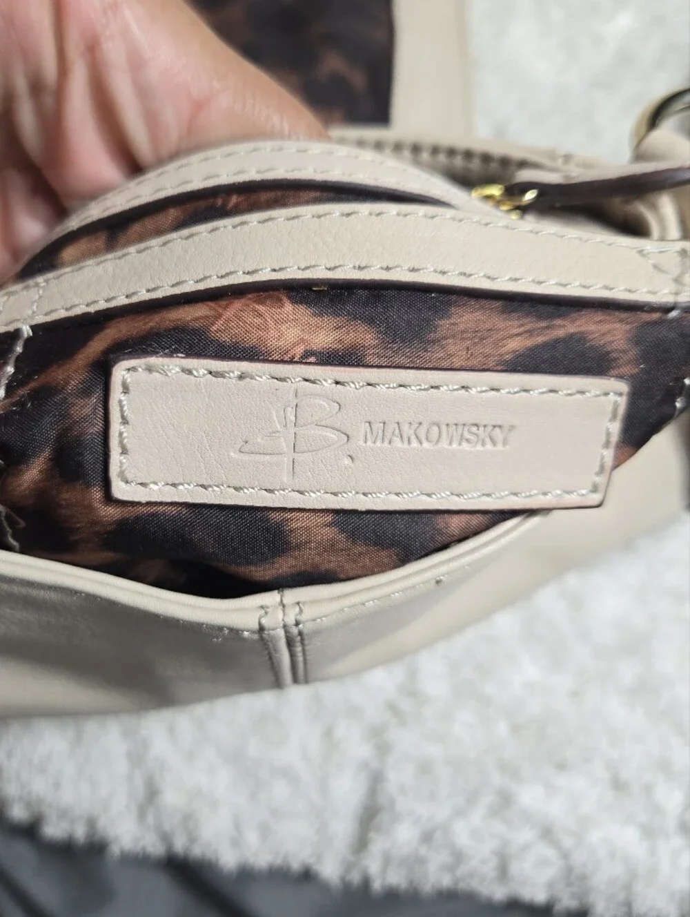 Vintqge Y2k B. Makowsky Beige Pebbled Leather Studded Grommet Crossbody Bag